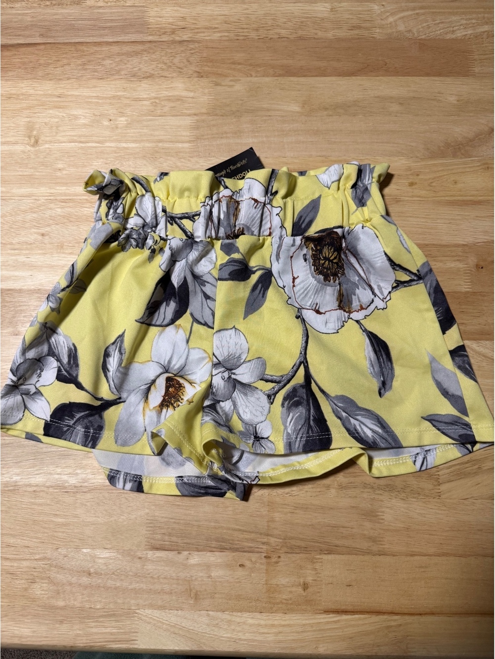MEEK Women’s Small Yellow Floral Paperbag Waist Shorts NWT